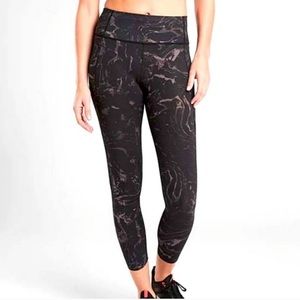 Athleta black marble velocity stash pocket 7/8 leggings